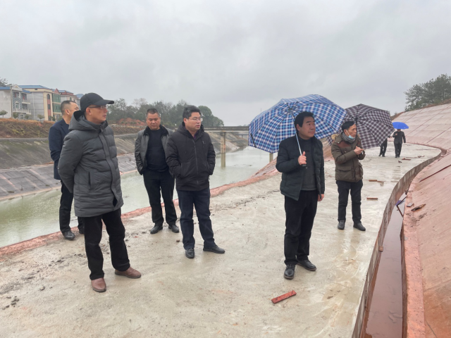 局党委书记、局长吕祖云检查指导库区在建尾工项目建设情况
